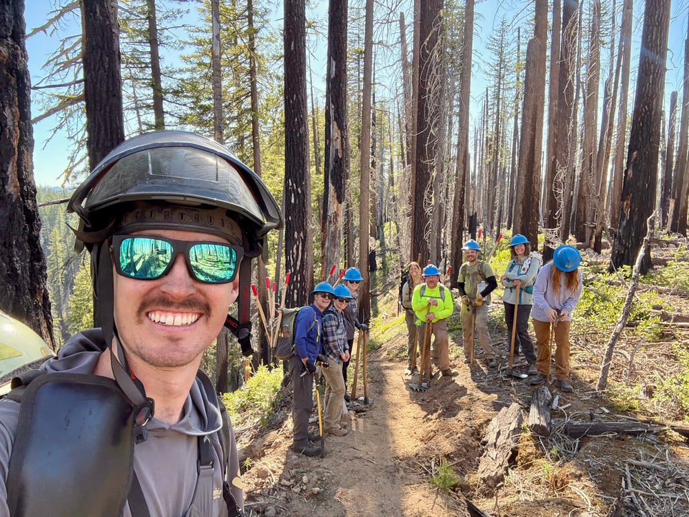 Siskiyou Mountain Club Volunteers tackle the Upper Rogue River Trail